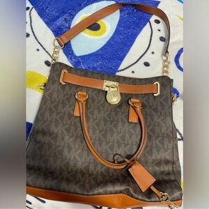 Michael Kors Jet Set Signature Tote
